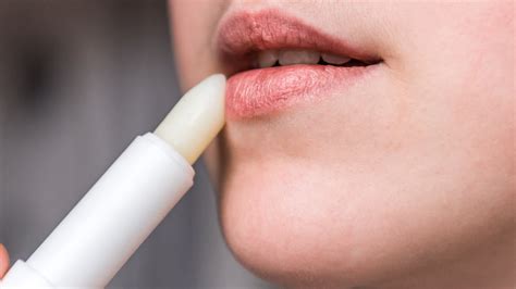 5 Tips And Home Remedies To Avoid Dry Lips In Winter Season Healthshots