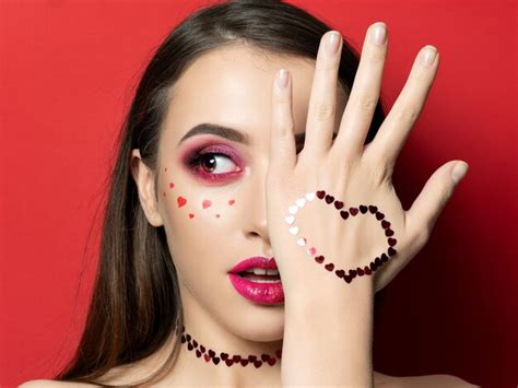 Retrato De Mujer Joven Hermosa Con Maquillaje De Moda Con Peque Os