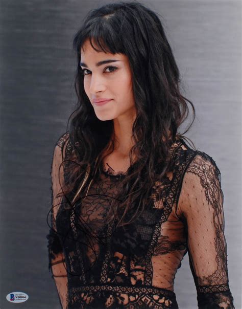 Sofia Boutella Signed X Photo Beckett Coa Pristine Auction