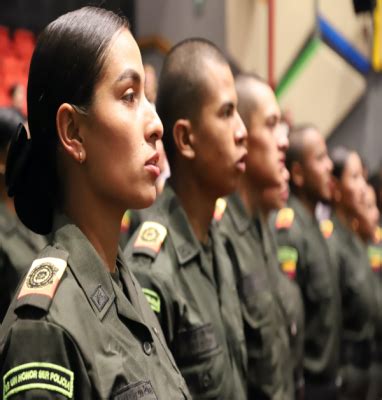 28 jóvenes Auxiliares de Policía juraron defender la bandera la