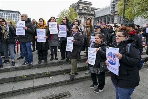 Meer Dan 50 Mensen Protesteren Tegen “onderdrukking” Politie Tegen