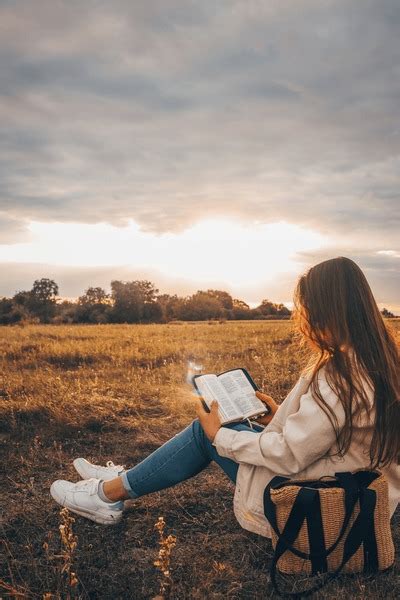 5 605 Beautiful Woman Reading Bible Royalty Free Images Stock Photos