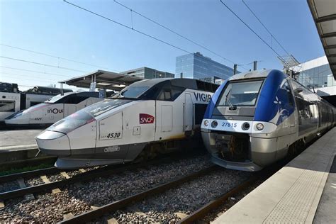 Sncf Le Deux Trains Sur Une M Me Voie Exp Riment En Gare De Rennes