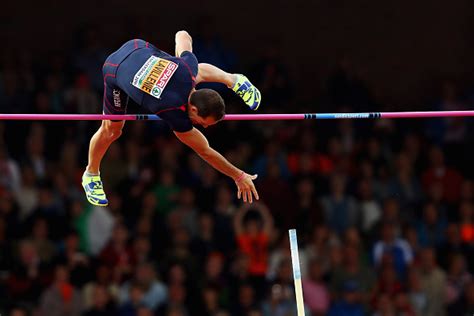 Saut à la perche Renaud Lavillenie franchit la barre à plus de 6