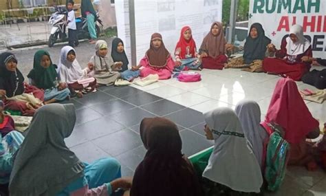 Giat Mengaji Santri Rumah Tahfidz Al Hilal Cirebon Sedekah Qur An