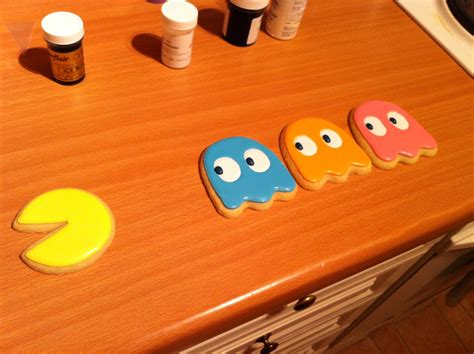 Pacman cookies | Cookie decorating, Themed cakes, Holiday