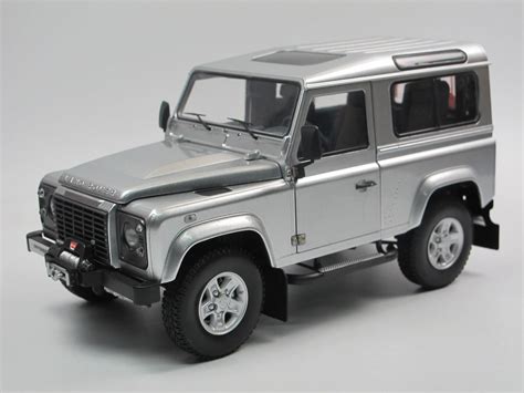 Kyosho Land Rover Defender Indus Silver Modellauto Ovp