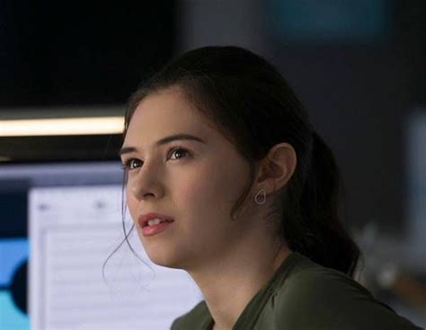 Supergirls Dreamer Costume First Look Nicole Maines As Nia Nal