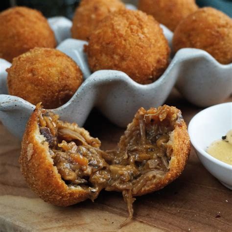 Luxe Bitterballen Met Maredsous Bier Spaanse Tapas Aan Huis Geleverd