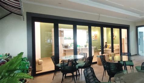 Folding Door Atau Pintu Lipat Dari Kusen Upvc Warna Hitam Yang