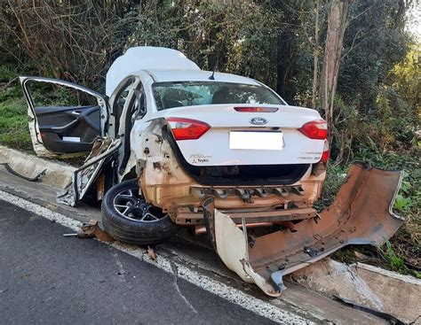 Batida entre carreta e carro interdita rodovia no Meio Oeste Éder