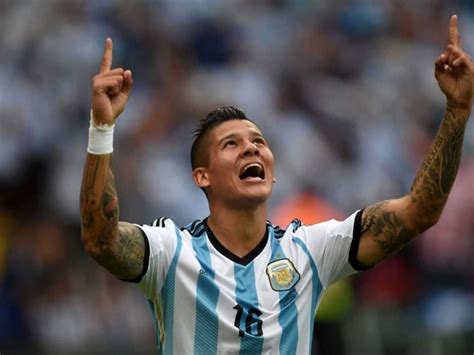 Manchester United Complete Signing of Defender Marcos Rojo | Football News