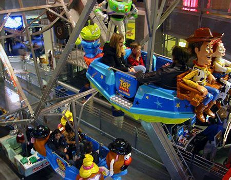 Toys R Us - Times Square ferris wheel ride! New York Thanksgiving, Toys ...