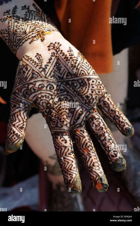 Share More Than 77 Henna Tattoos On Dark Skin Best Incdgdbentre