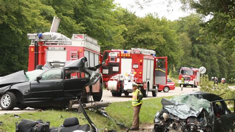 Beim Berholen Ins Schleudern Geraten Schrecklicher Unfall Bei