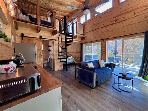 The Hummingbird Hot Tub Pet Friendly Powell County RRG Getaways