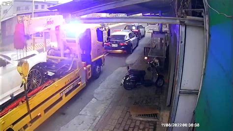 快訊 抓到槍手了！高雄街頭2車被狂轟成蜂窩 連開15槍「1人頭部中彈1人身上多彈孔」 中天新聞網