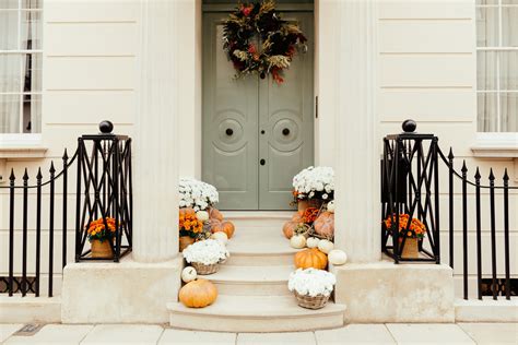 16 Stylish Front Door Decor Ideas for Every Season | Architectural ...