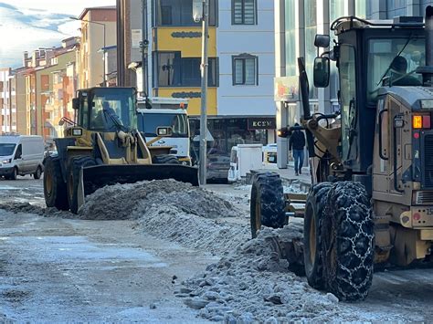 Sarıkamış ta kar temizleme çalışmaları devam ediyor