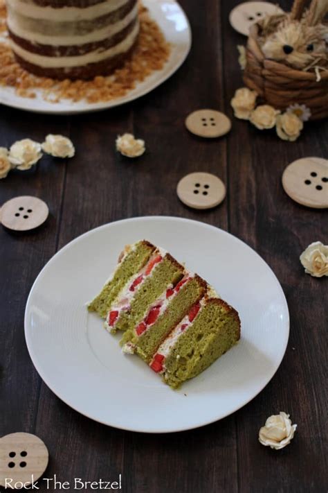 Naked cake de Pâques à la pistache et à la fraise Rock the Bretzel