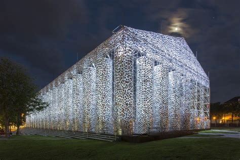 EL PARTENÓN DE LOS LIBROS DE MARTA MINUJÍN UN MONUMENTO CONTRA LA