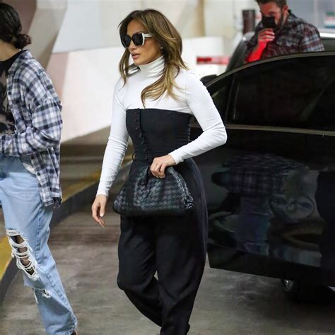 Jennifer Lopez makes dungarees her fashion obsession | Vogue France