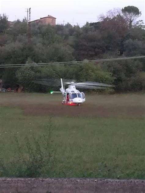 Isola Del Liri Fr Grave Incidente Stradale Auto Da Rally Investe