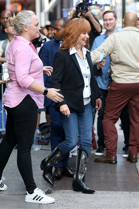 Reba McEntire Leaves GMA In New York 09 10 2022 CelebMafia