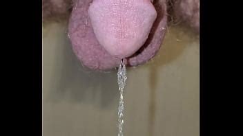 Primer Plano De Mi Polla Mientras Orino En El Inodoro Xvideos