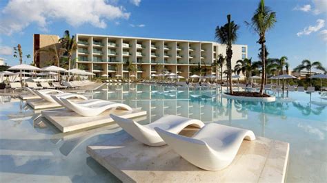 8 Luxury Resorts in Cancun – Fast Travel & Tips