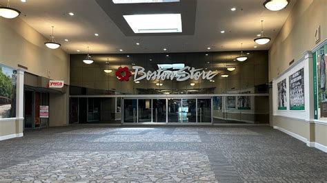 Regency Mall Racine Wi S Mall Covered In Carpet And Drywall