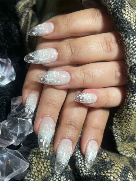 Winter 2024 Snowflake Nail Ideas Alexie