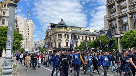 B365 Autobuzele 205 deviate de protestul din Piața Victoriei