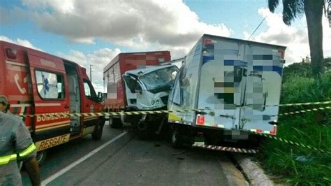 Grave acidente entre caminhões deixa dois mortos na BR 101 em