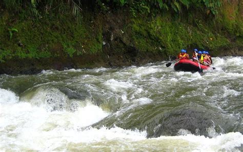 8 Lokasi Arung Jeram Paling Menantang Di Indonesia