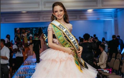 Piauiense ganha concurso internacional de beleza e é eleita Miss Mundo