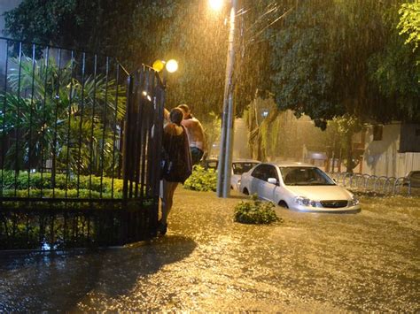 G1 Chuva Muito Forte Faz Rio Entrar Em Estágio De Crise Notícias Em