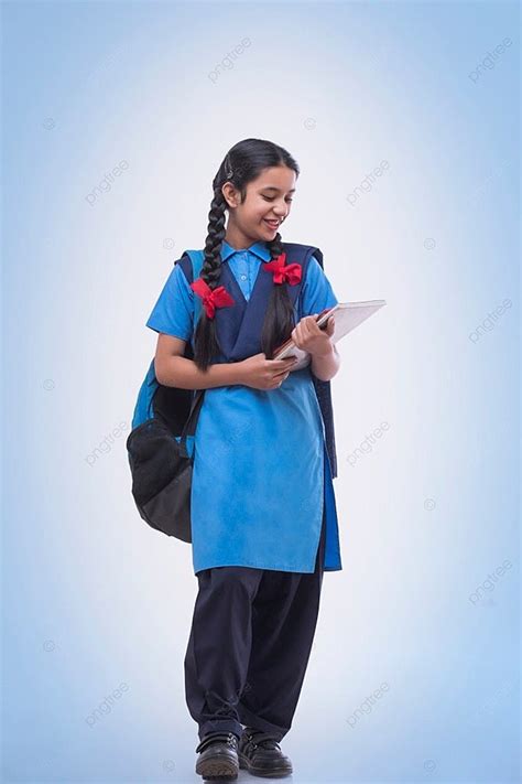 Garota Rural Em Uniforme Escolar Segurando Bolsa E Livros Vetor Fundo E