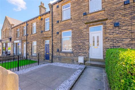 New Hey Road Huddersfield 3 Bed Terraced House £172 000