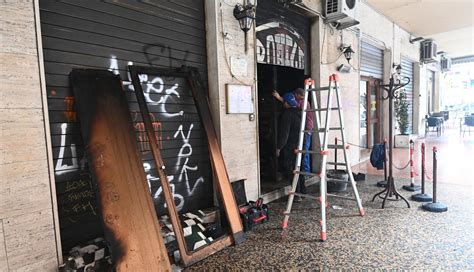 Bologna Incendio Da Bertino Lo Storico Ristorante Devastato Dalle