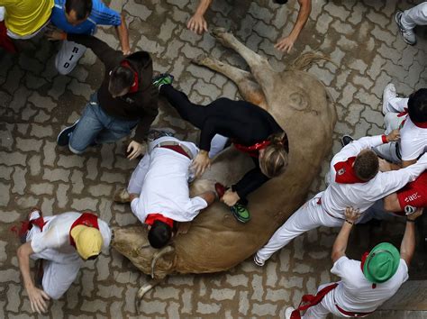 San Ferm N Fest Massensturz Bei Stierlauf In Pamplona Der Spiegel