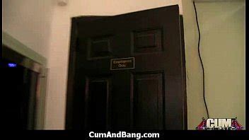 Ebony Slut Blows A Group Of Horny Dudes XVIDEOS