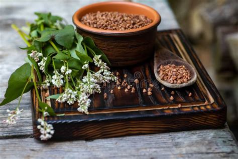 Flores De Trigo Negro La Semilla De Cereales Sanos En La Cocina Del