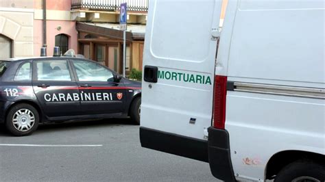 Gli Ritirano La Patente Autotrasportatore Di 25 Anni Si Toglie La Vita