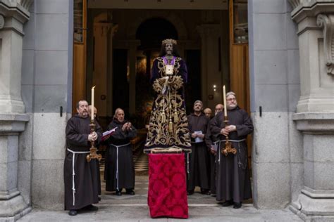 La Procesión Interior Del Cristo De Medinaceli En La Basílica De La