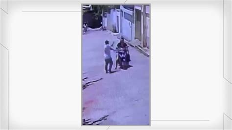 Vídeo mostra momento em que marido de secretária é assassinado na