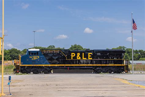 Csx Unveils Th Heritage Locomotive Honoring The Pittsburgh Lake