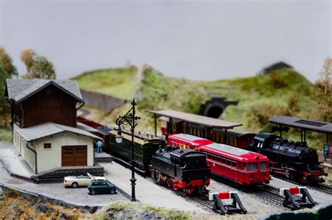 A Guide to Different Model Train Car Types - Midwest Model Railroad