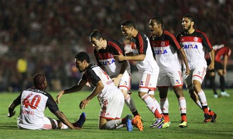 Flamengo empata o Atlético PR no primeiro jogo da final da Copa do