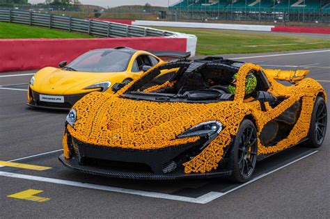 V Deo Mclaren P Feita De Lego Alcan A Km H Ao Ser Pilotada Por